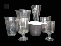 одноразовые стаканы, чашки